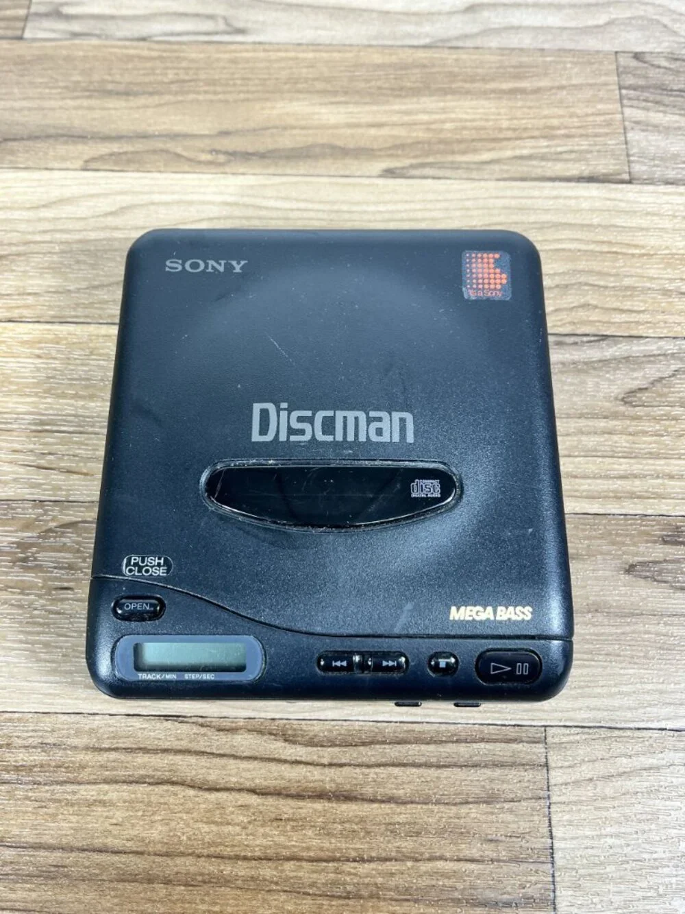 Sony Discman D-11 Mega Bass Portable CD Player 1991 Works